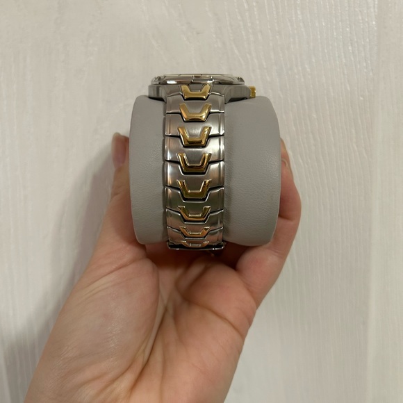 NWT Men’s Two-Tone Guess Watch!! - Picture 2 of 6